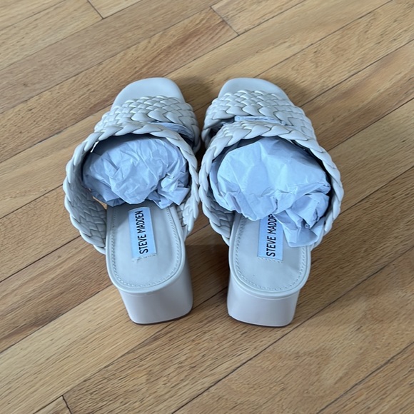 BNIB Steve Madden Daphnee Size 9 in Bone - Picture 2 of 3